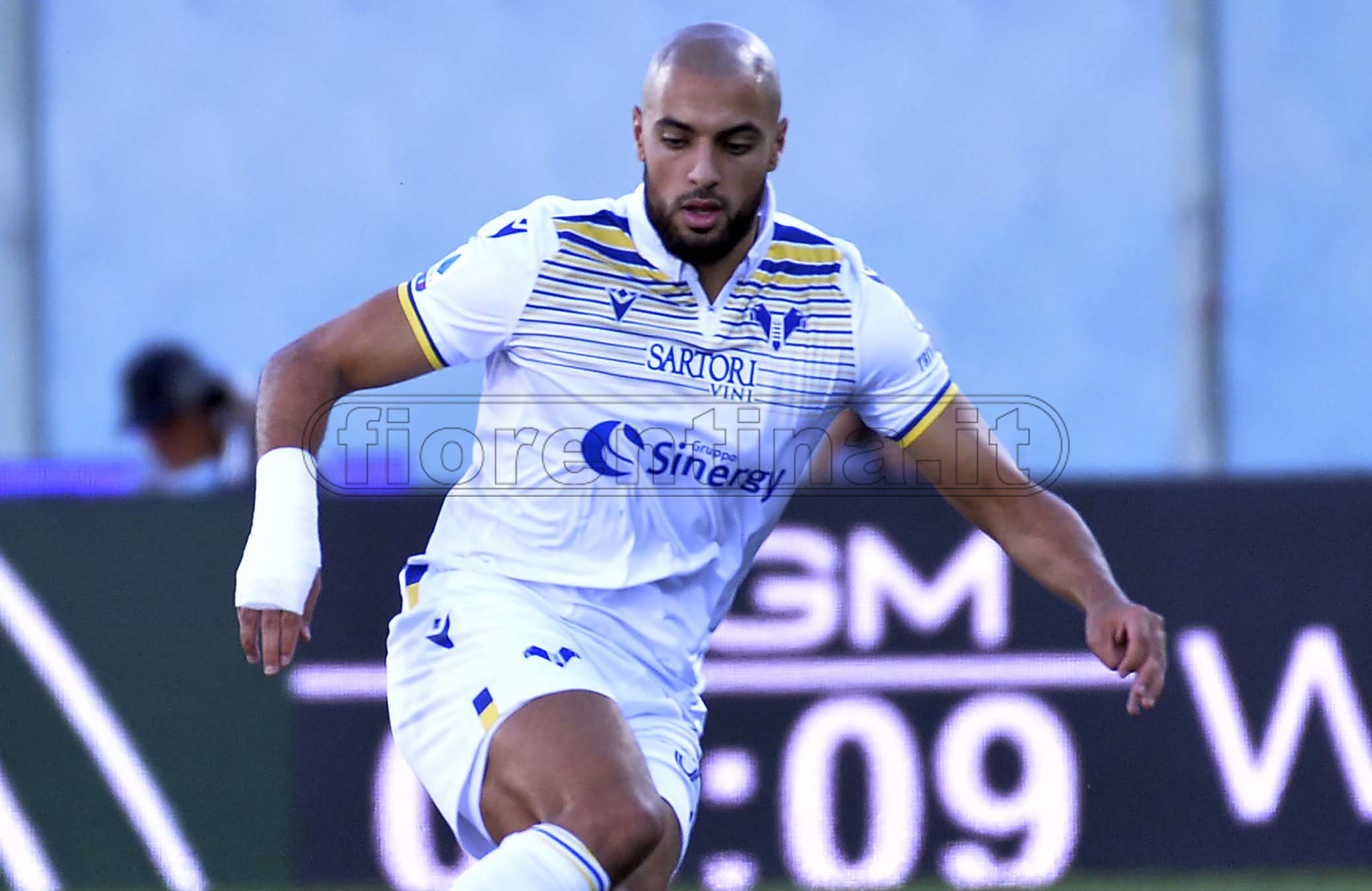 Amrabat va oltre il 7 in pagella. Fa assist, imposta e domina in mediana. E sfiora il gol