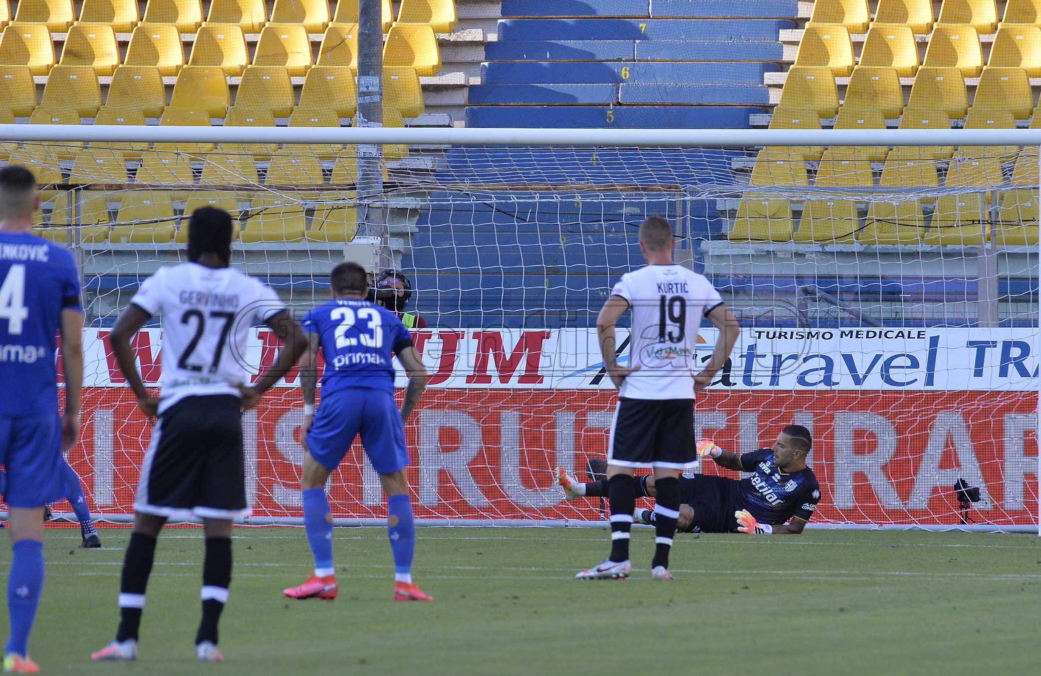 Parma: restano quattro i calciatori positivi al coronavirus dopo i nuovi tamponi