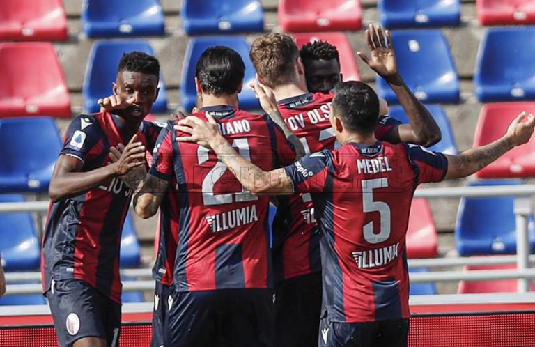 Bologna-Lecce 3-2: Barrow beffa Liverani al 93'. Il Genoa resta a +4