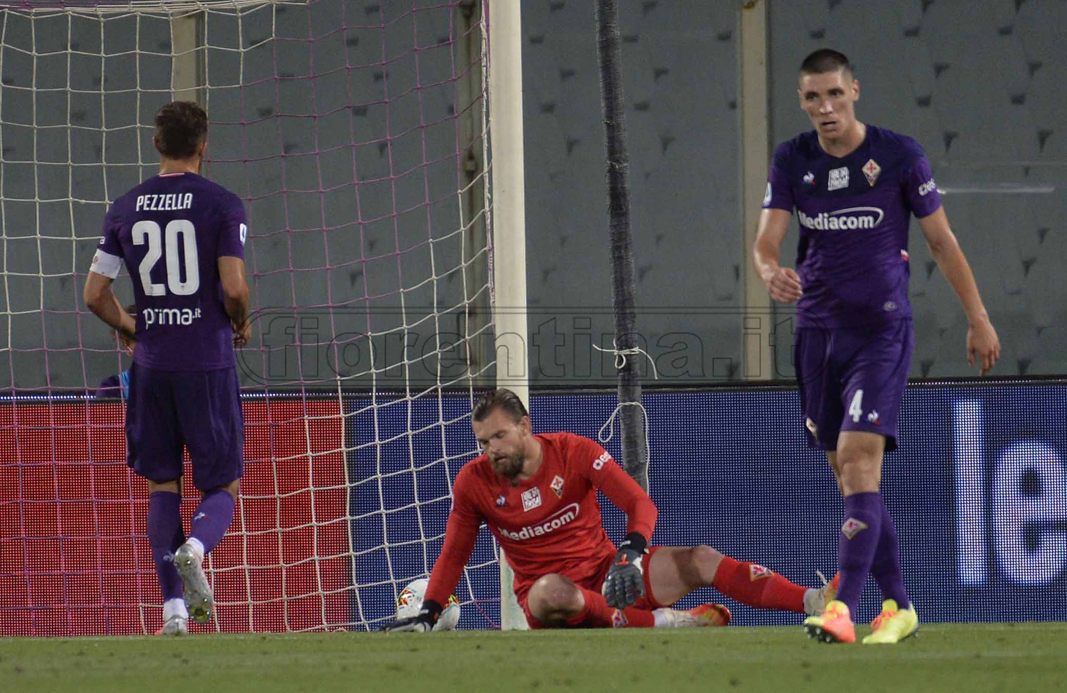 Pieno (con la pressione) o vuoto (adesso) e con un altro tecnico. Ma in casa la Fiorentina non sa (mai) vincere