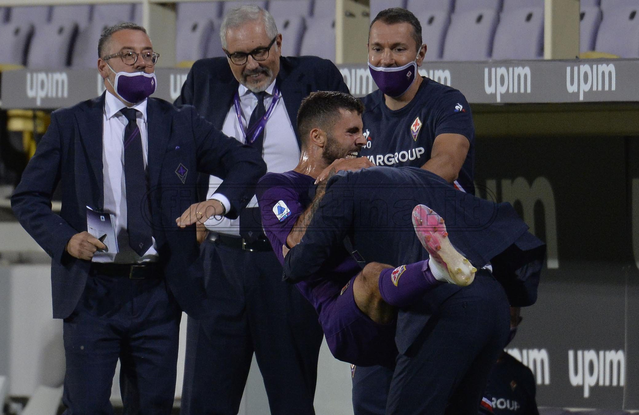 Esultanze e sfoghi: paura che si taglia a fette nello spogliatoio viola. Lecce crocevia