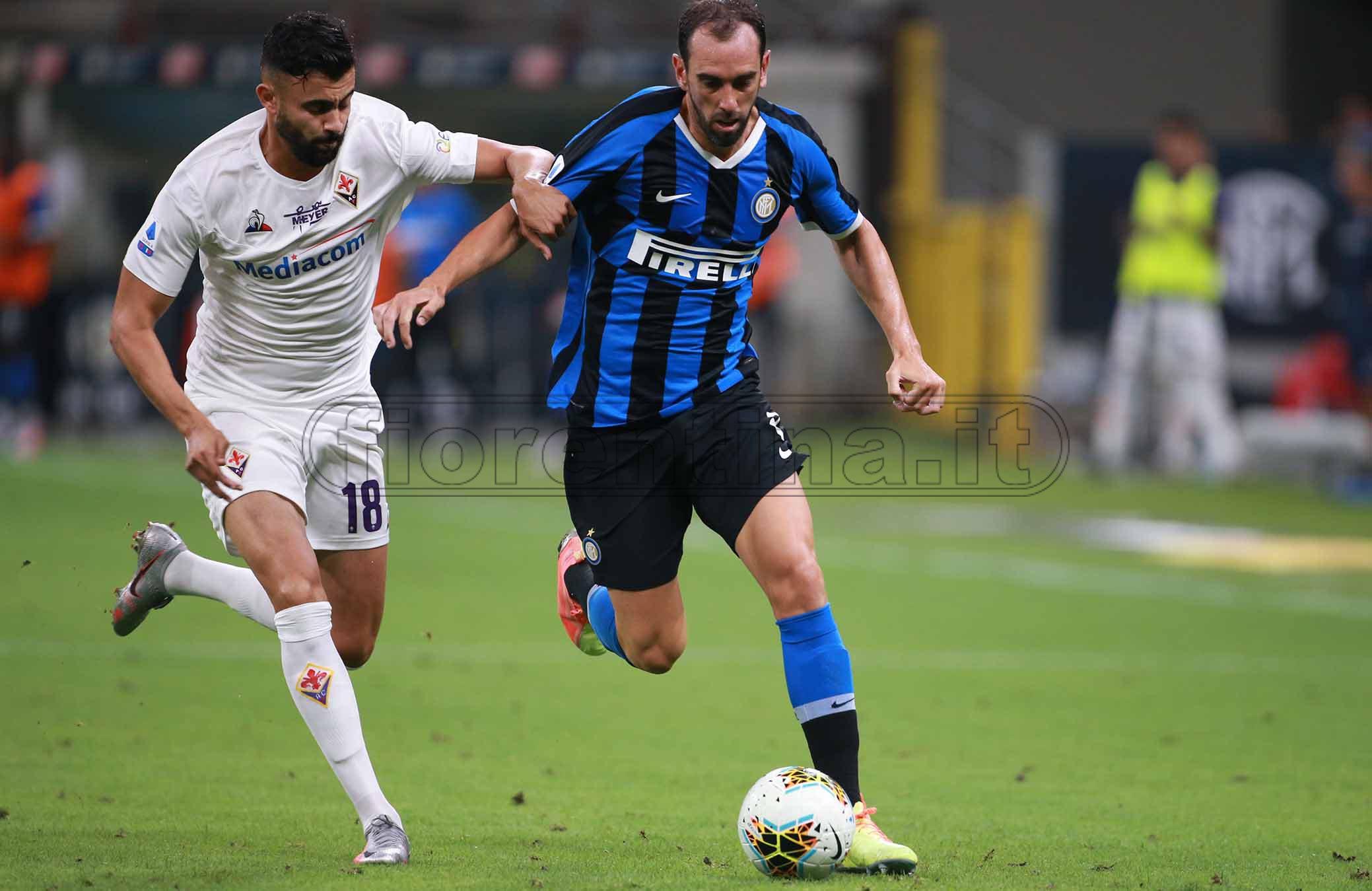 Diego Godin vicino all'addio all'Inter: niente Fiorentina, è a un passo dal Cagliari