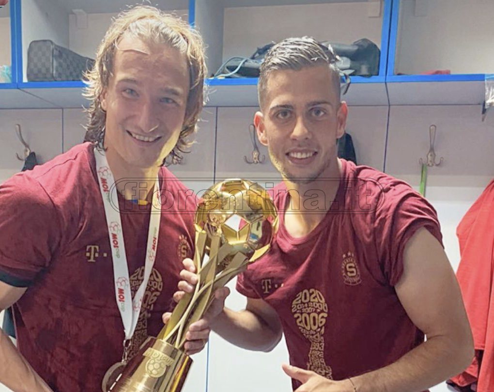Viola in prestito, Hancko esulta dopo la vittoria della Coppa di Repubblica Ceca