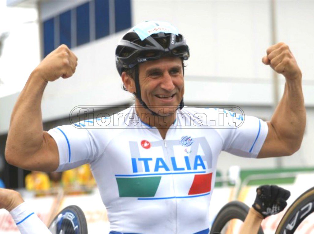 Zanardi, i medici: "Progressi significativi. Ma quadro generale ancora complesso"