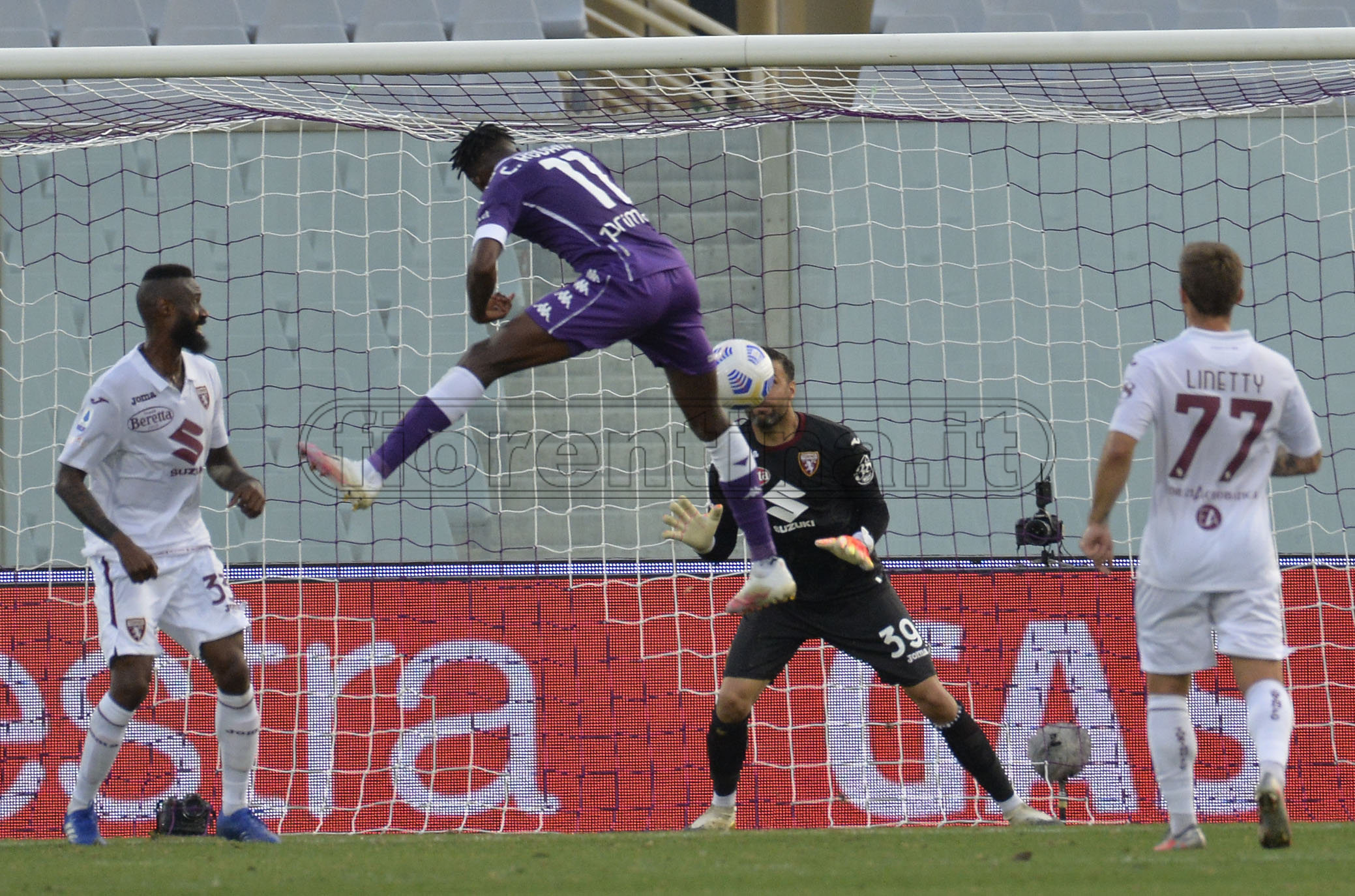 34 cross in 3 gare, 0 gol di testa. Vlahovic-Kouame armi da sfruttare. Come gli inserimenti sul secondo palo di Callejon e le seconde palle