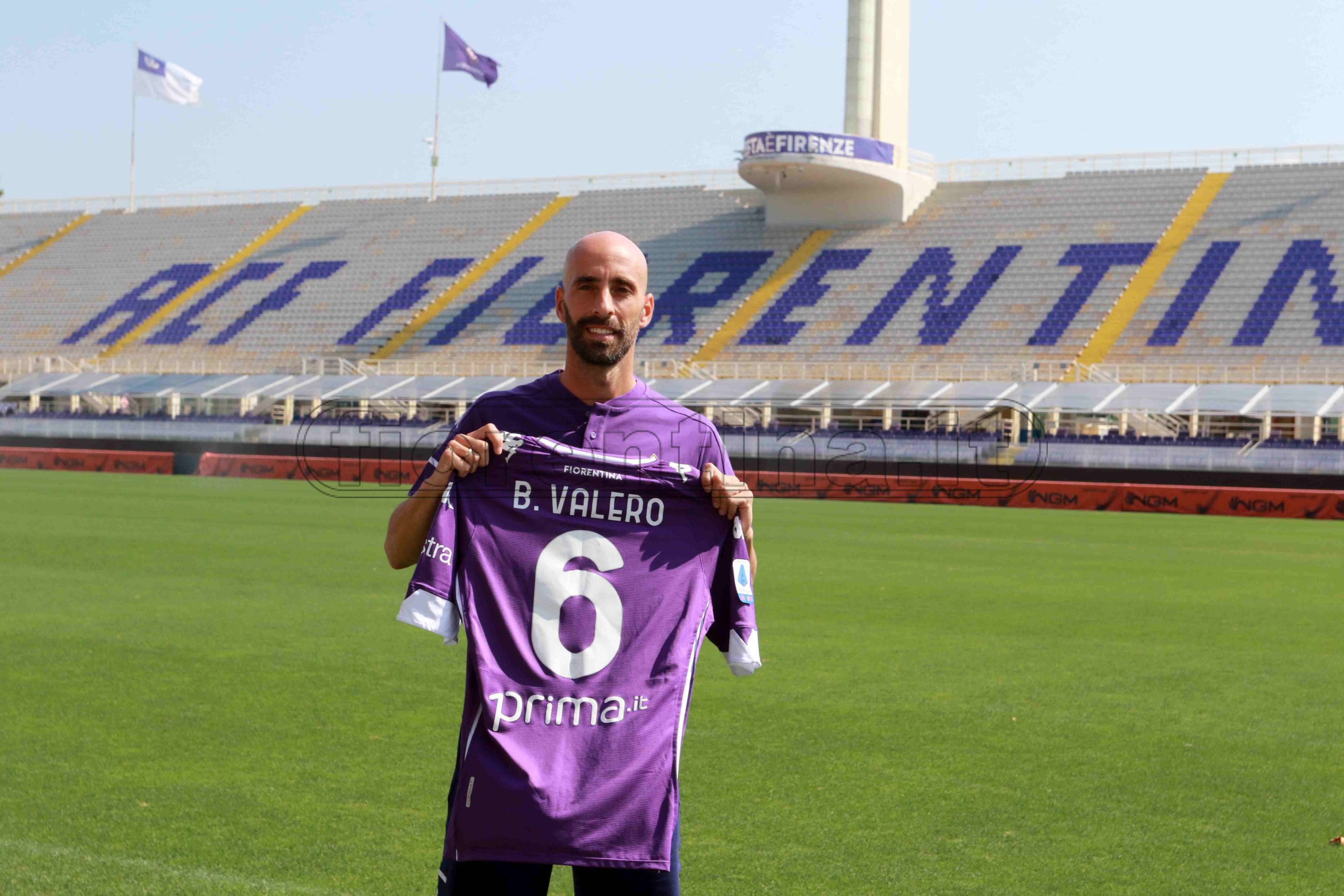 Le immagini della presentazione di Borja Valero nella fotogallery di VI.IT