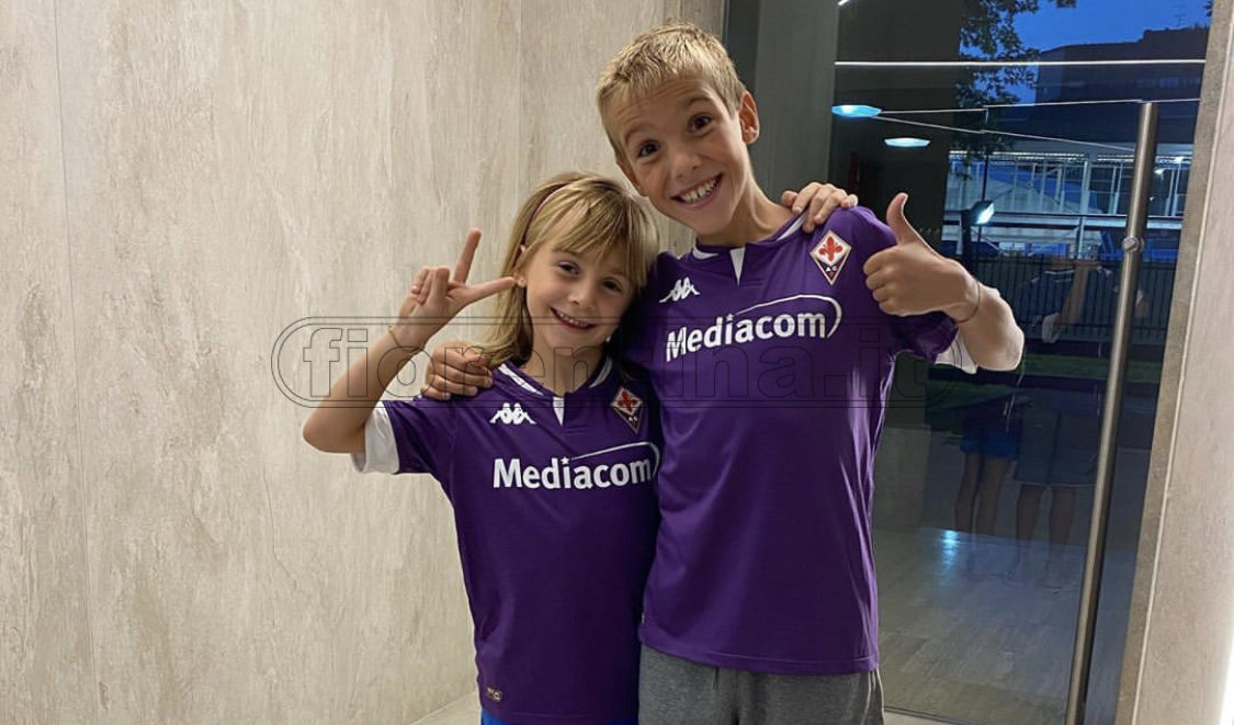 Lady Valero, i figli con la maglia viola sui social: "Non vedevano l'ora"