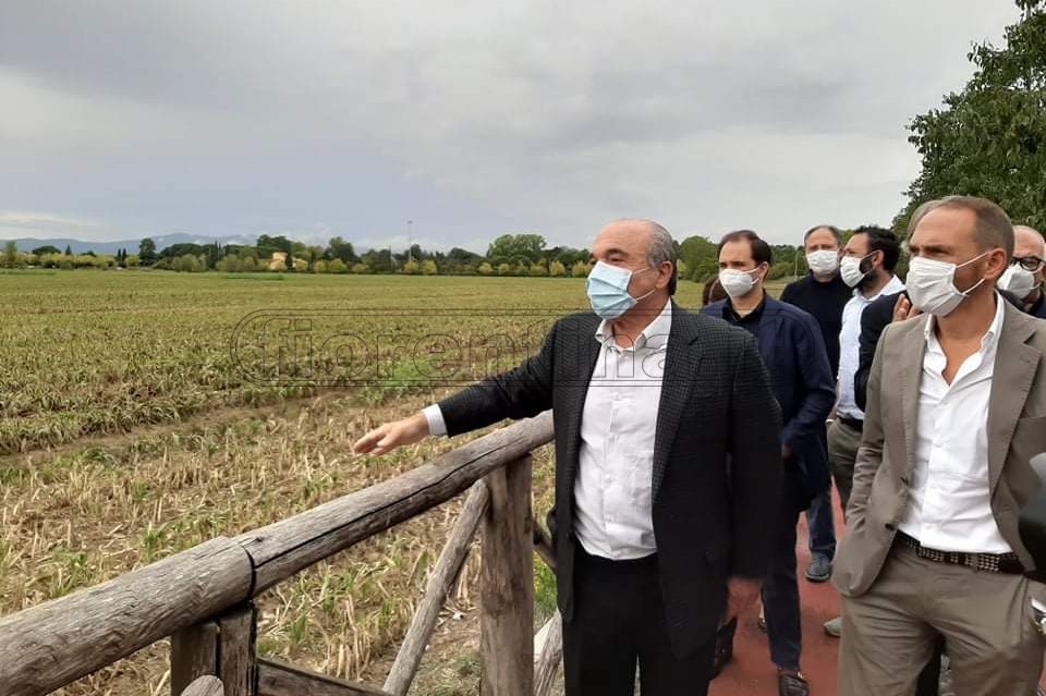 Commisso visita i terreni di Campi dove potrebbe sorgere lo stadio (FOTO/VIDEO VI.IT)