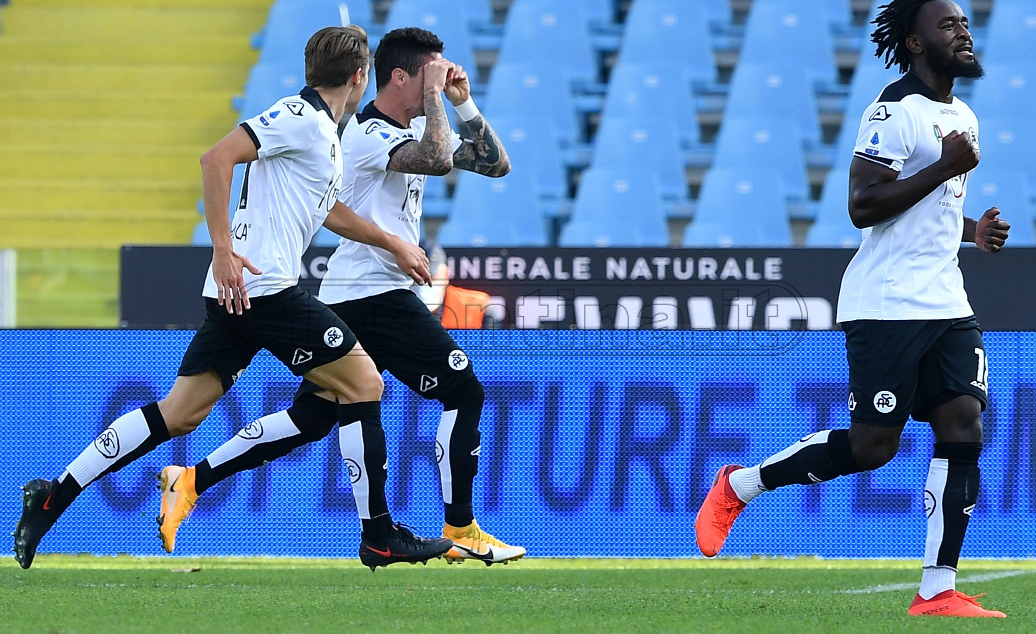 Serie A, lo Spezia vince 3-0 contro il Benevento grazie ai gol di Pobega e Nzola