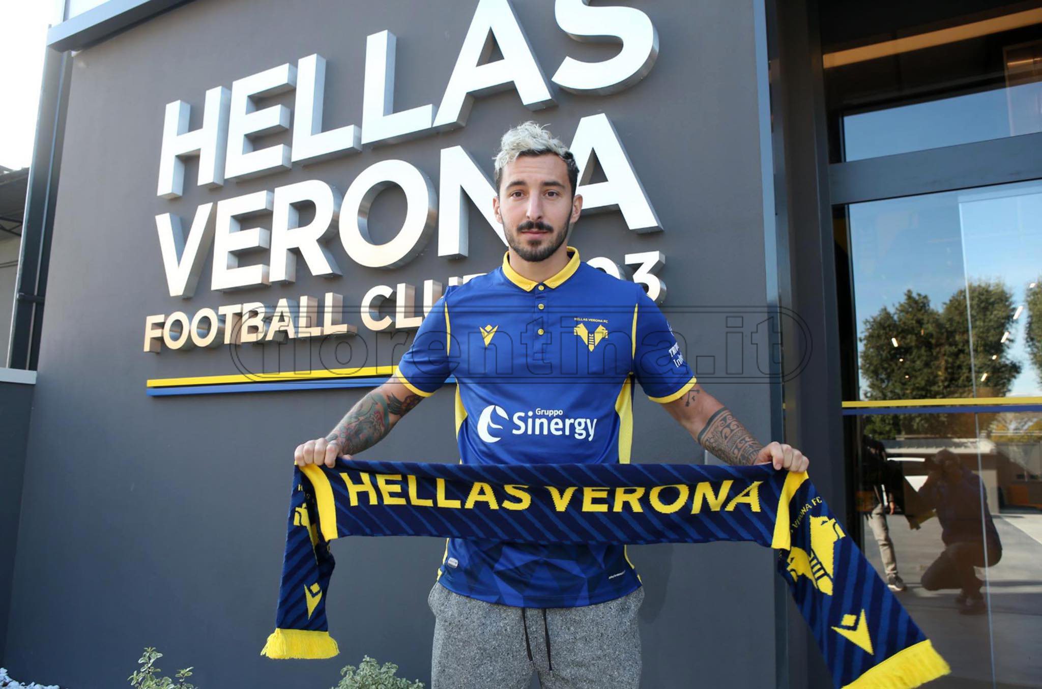 Ex viola, Ceccherini pronto all'esordio nell'Hellas: la difesa di Juric è falcidiata
