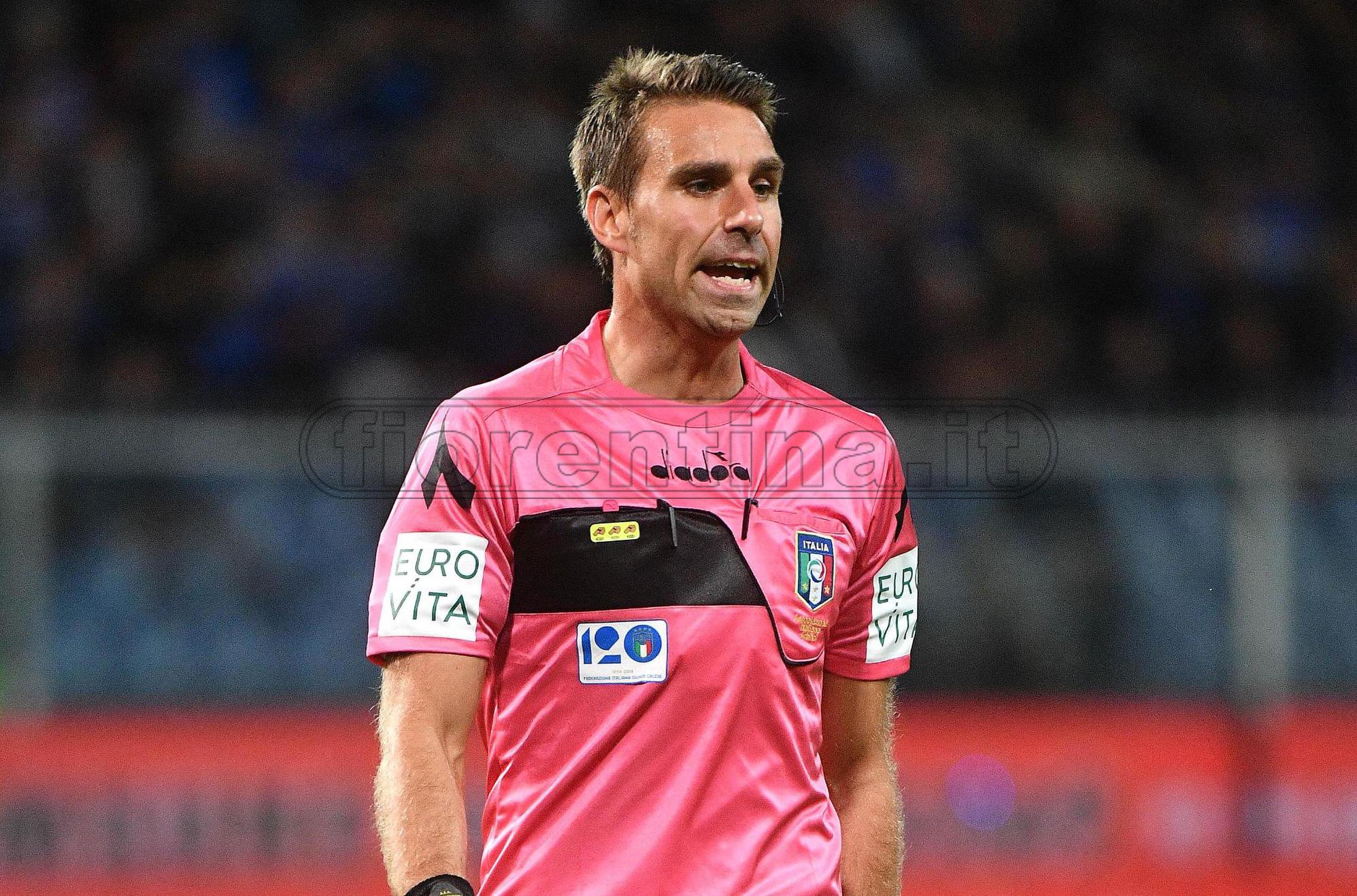 Dal Franchi, i tifosi viola applaudono... l'arbitro Fourneau