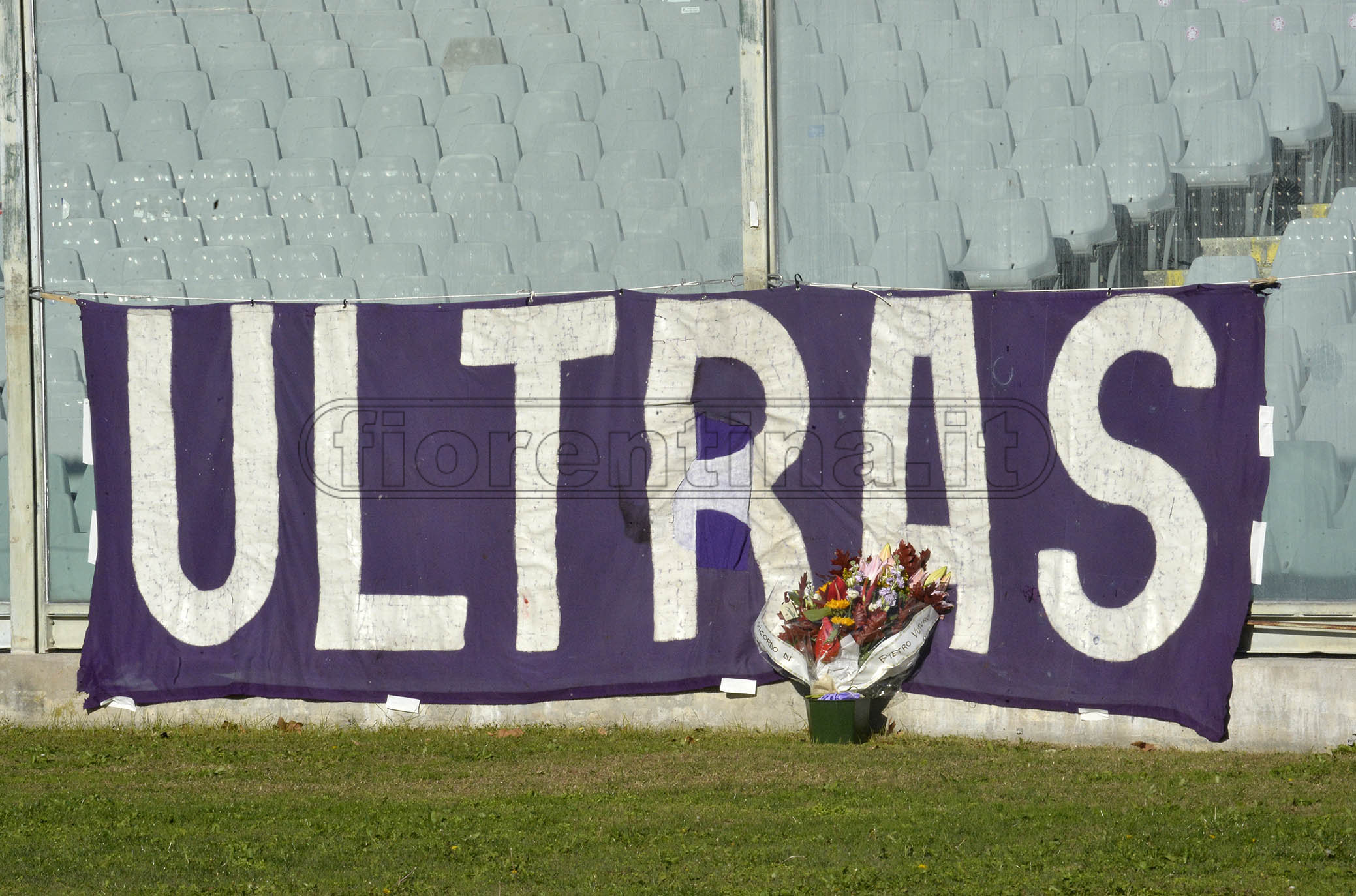 La Fiorentina ricorda Pietro Vuturo sotto la "sua" Curva Fiesole (VIDEO)