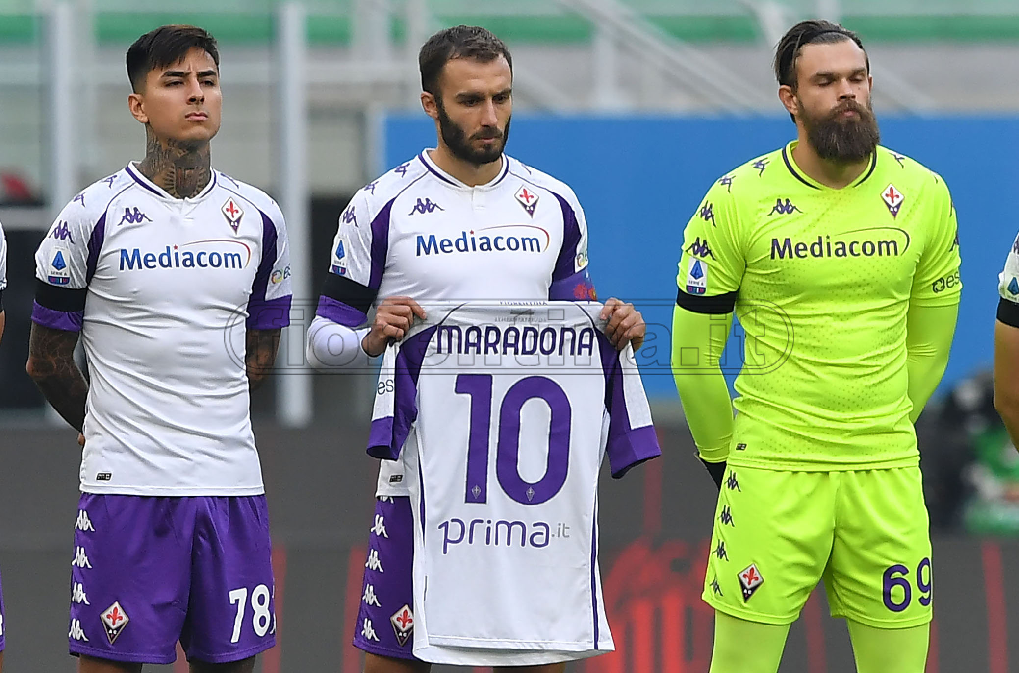 Maradona, la Fiorentina mostra il proprio tributo sui social (FOTO)