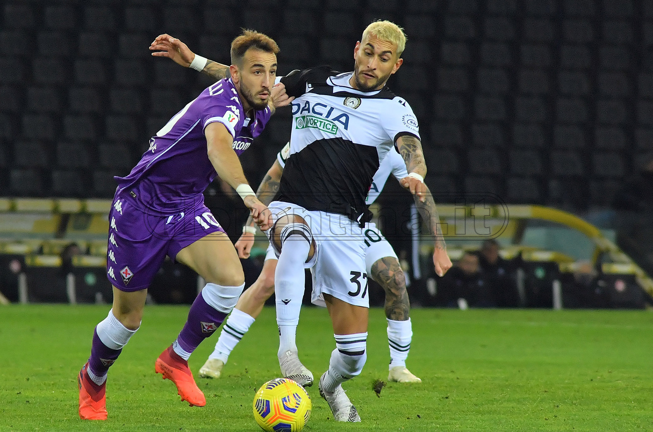 Concorrenza per Pereyra. Sull'obiettivo della Fiorentina ci prova anche il Genoa