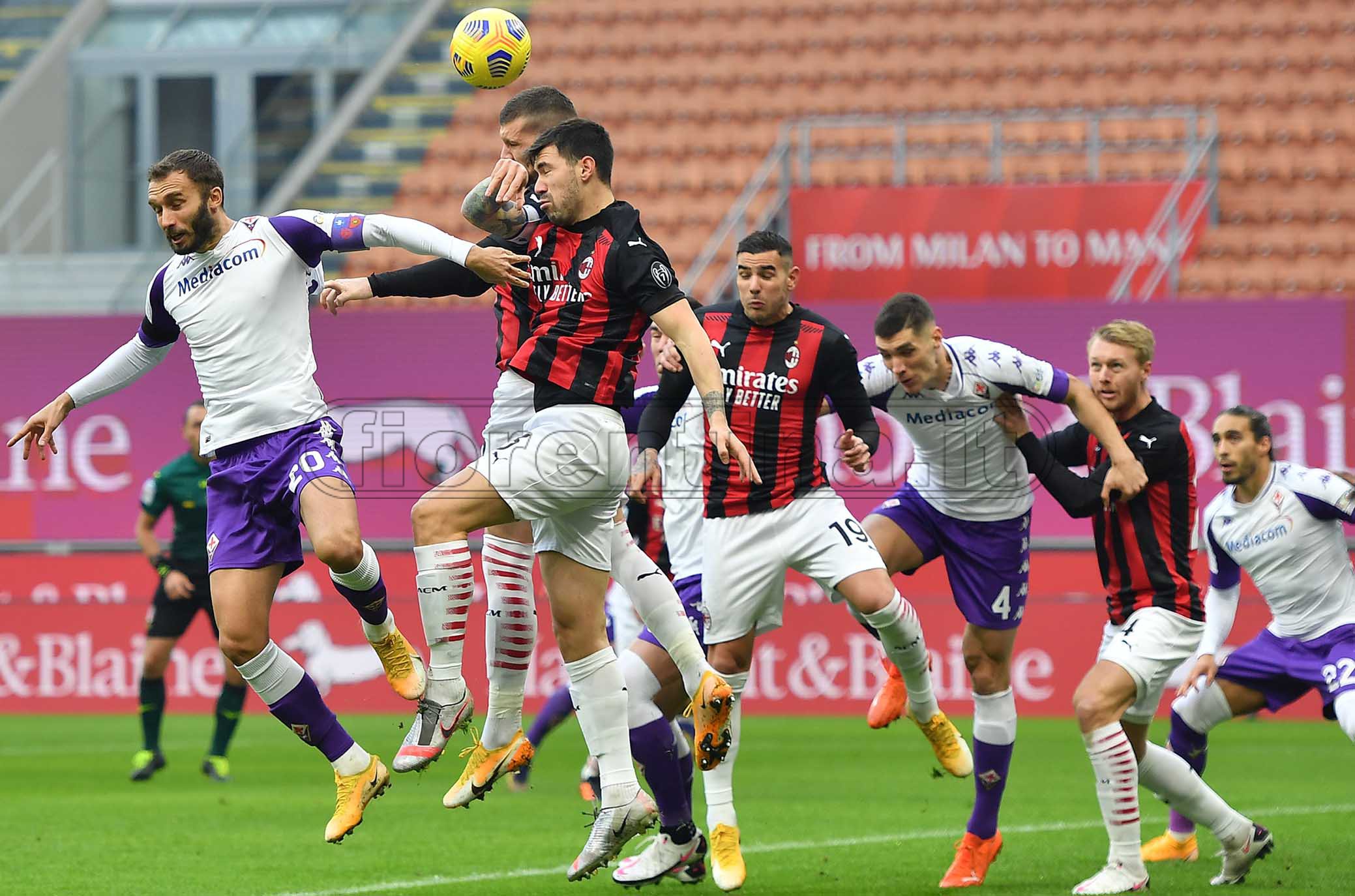 Viola troppo fragile, il Milan vince facilmente senza Ibra. Gol su corner un'aggravante