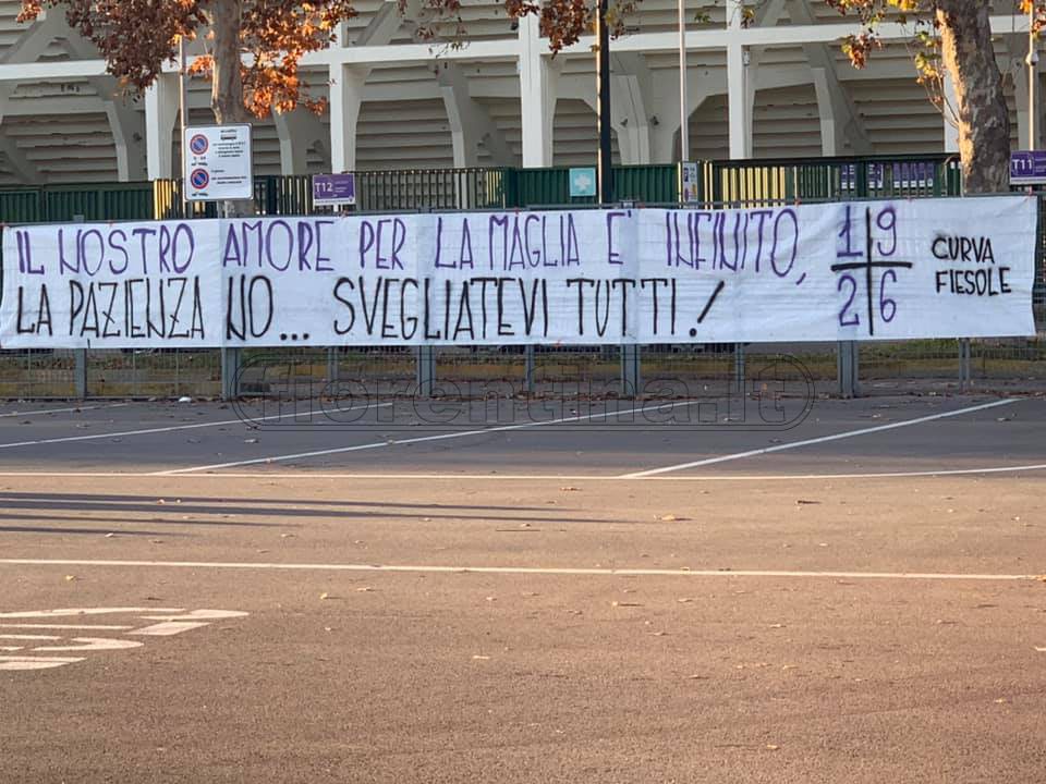Niente assembramenti o proteste collettive: metri di striscione per suonare la sveglia