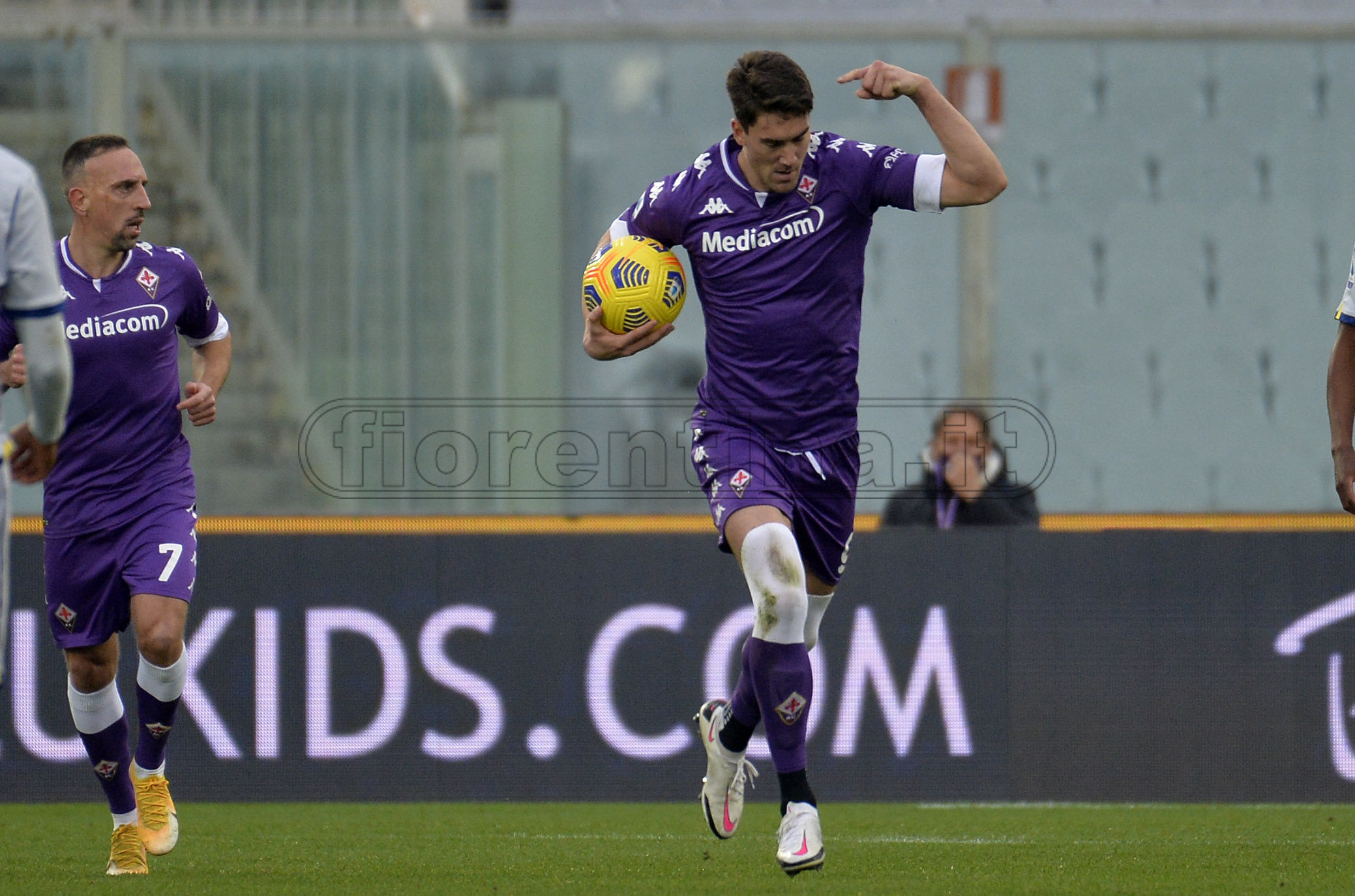 Viola e Verona deludono, Fourneau accende la gara. Vlahovic in recupero