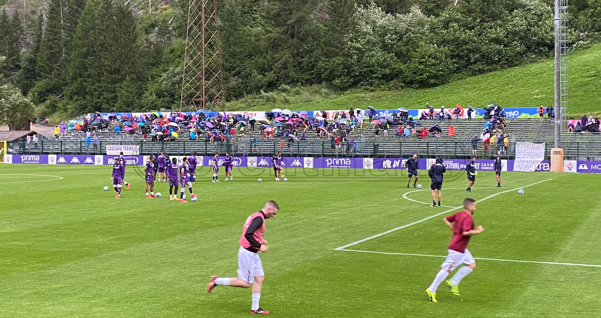 Pochi tifosi sugli spalti, ma il meteo non aiuta la Fiorentina (FOTO VI.IT)