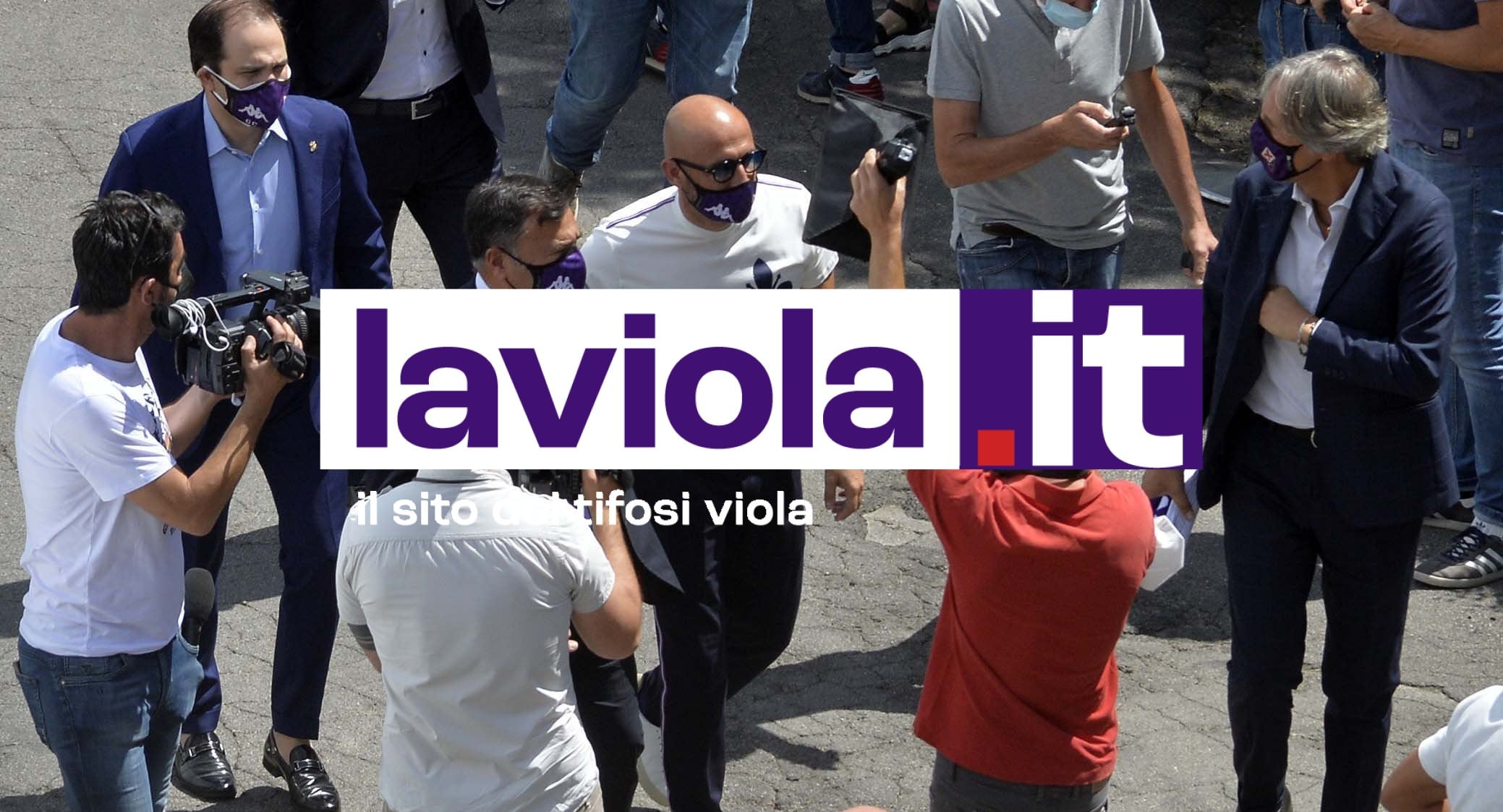 L'abbraccio dei tifosi a Vincenzo Italiano dopo la presentazione (VIDEO VI.IT)