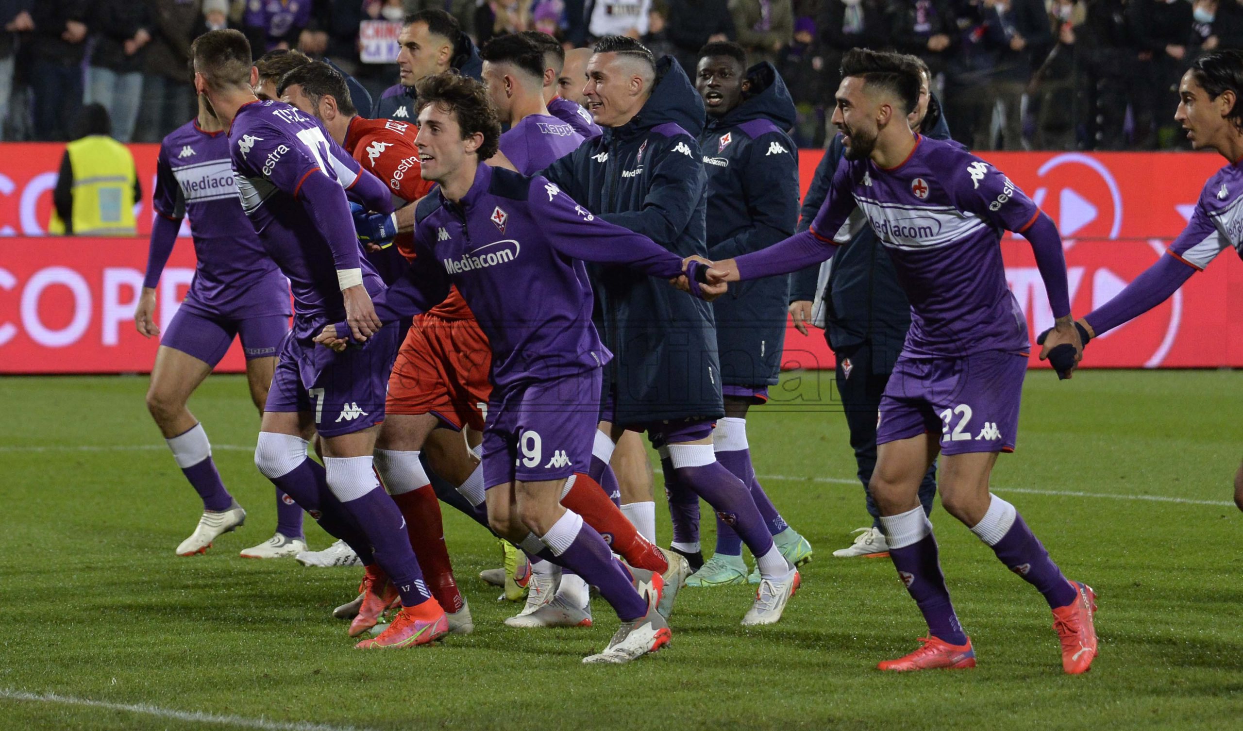 (Solo) un altro po’ di pazienza, e finalmente si potrà vedere all’opera la Fiorentina. Viola con un Ikoné (per ora) e un Piatek (bello carico) in più, e con tanta voglia di continuare a stupi