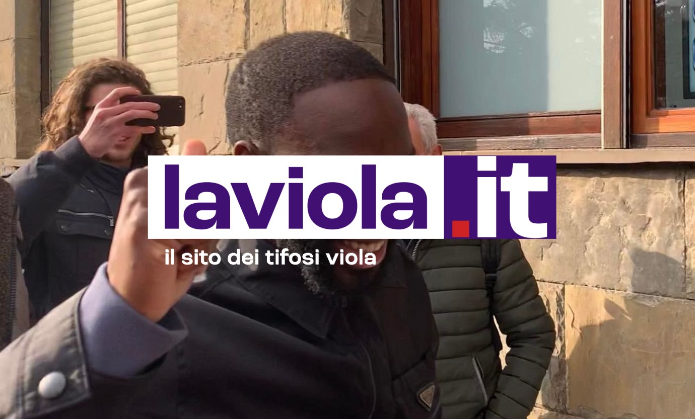 Ikoné, è il momento delle visite mediche. Con lui il fratello e l'agente (VIDEO VI.IT)