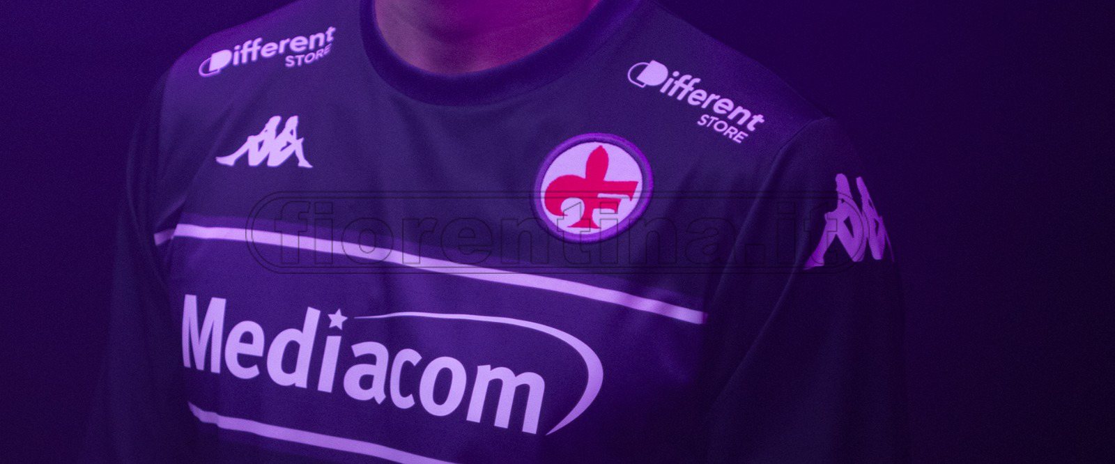 ESerie A al via martedì. La Fiorentina presenta la sua divisa (FOTO)