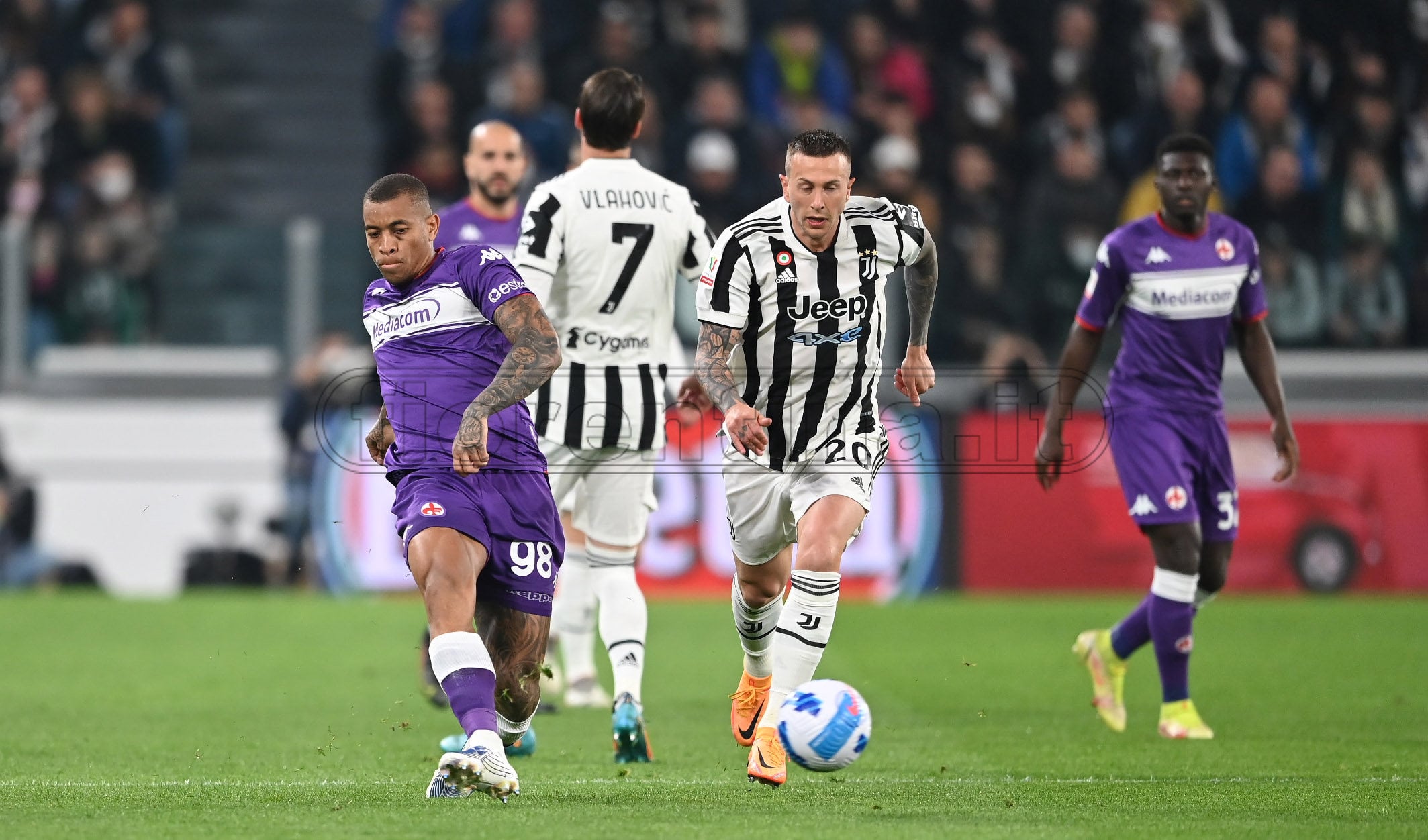 Bernardeschi: "Juve e Fiorentina, due mondi diversi. Quando arrivi a Torino devi solo vincere"