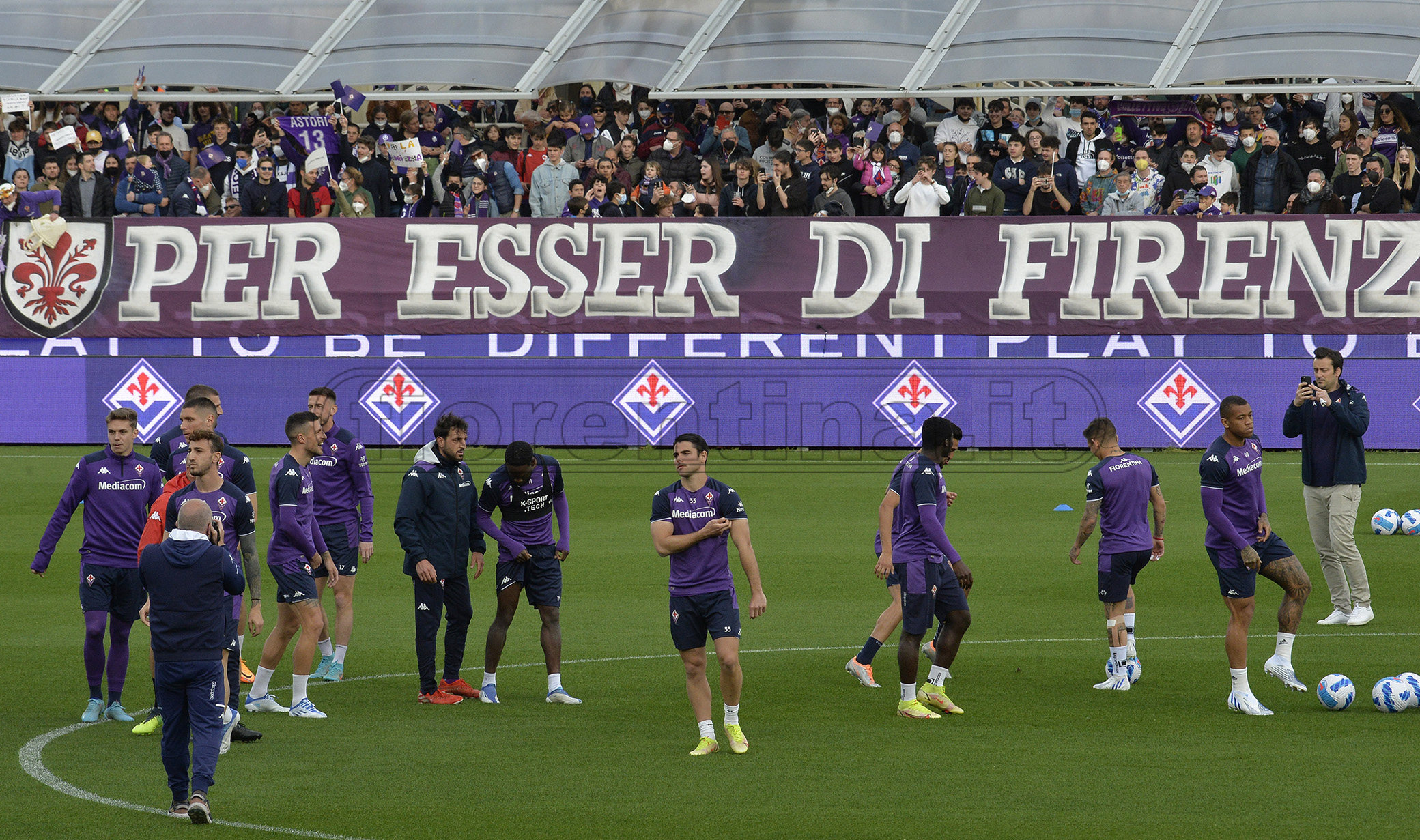 In mattinata sgambata al centro sportivo per la Fiorentina. La Juve a Firenze solo stamani