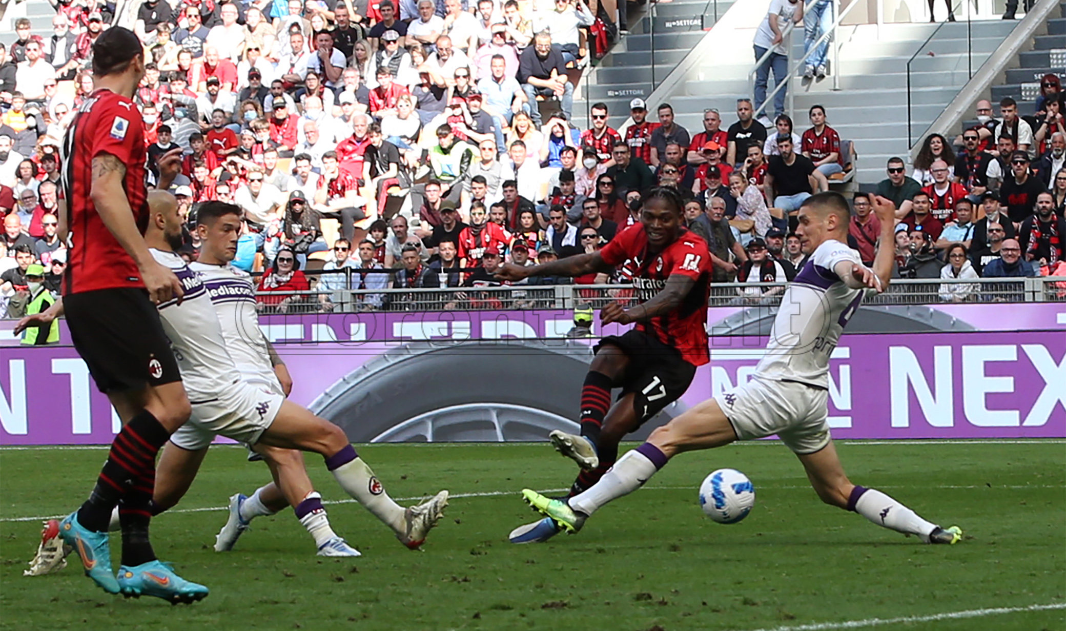 Serie A: Leao miglior giocatore di ottobre. Sarà premiato prima di Milan-Fiorentina