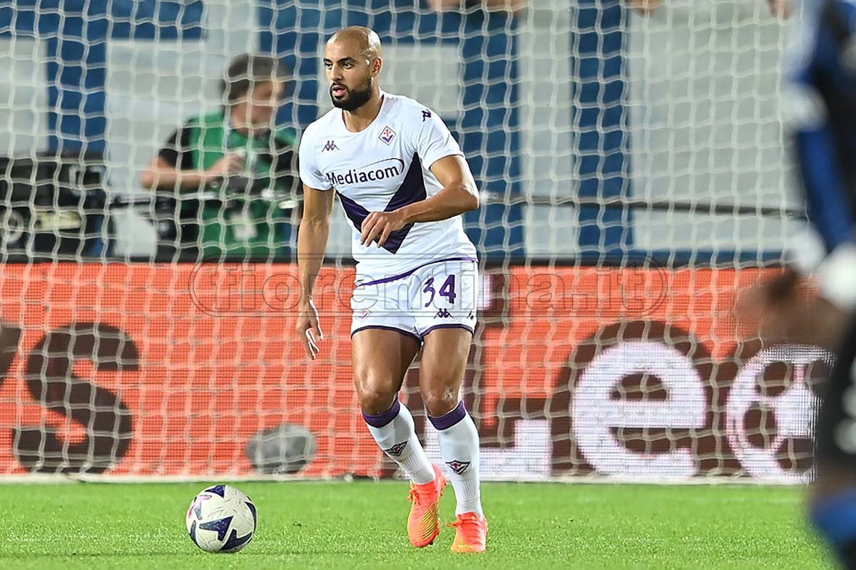 Giudice Sportivo, occhio al giallo. Il centrocampista viola Amrabat entra in diffida