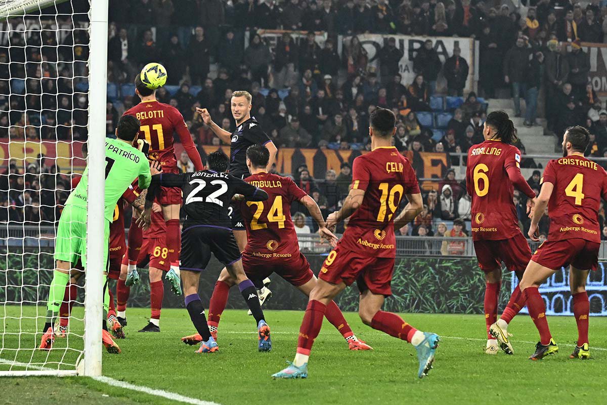 Fiorentina-Roma, squadre a confronto: 10 punti di distacco. Poco gioco, massima resa per Mou