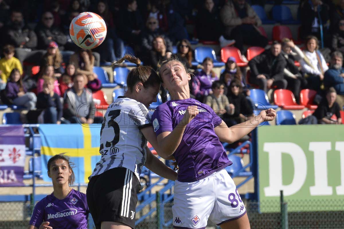 Femminile, tegola Johannsdottir: brutto infortunio per la calciatrice islandese