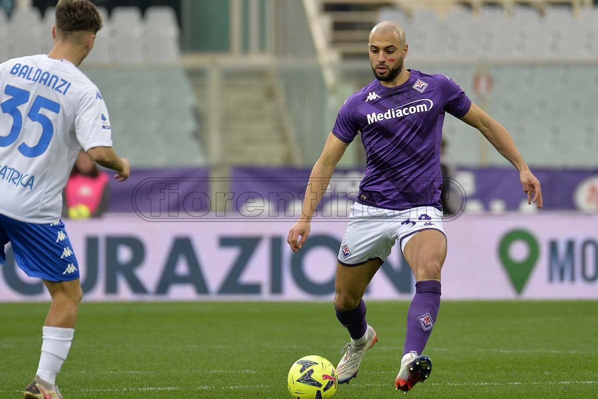 Una maglia autografata di Amrabat all'asta per i terremotati di Turchia e Siria