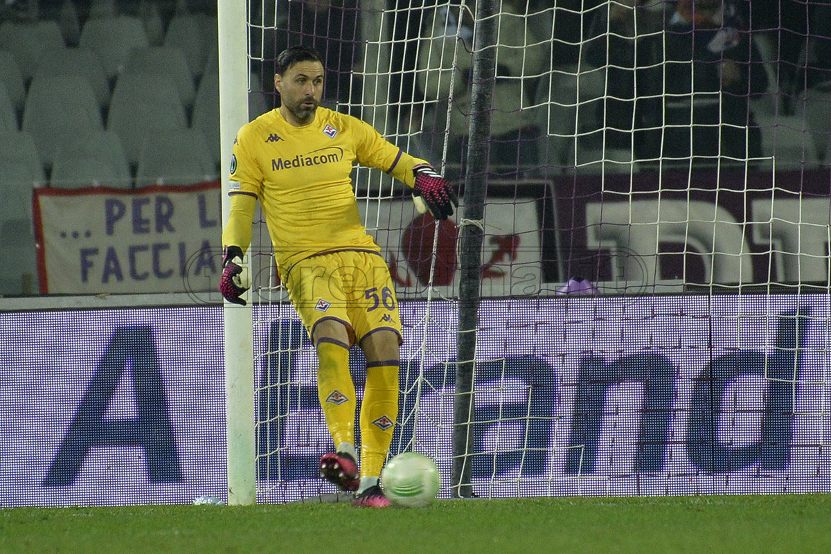 Sirigu, debutto in maglia viola che divide. Le analisi dei quotidiani della prova del portiere della Fiorentina