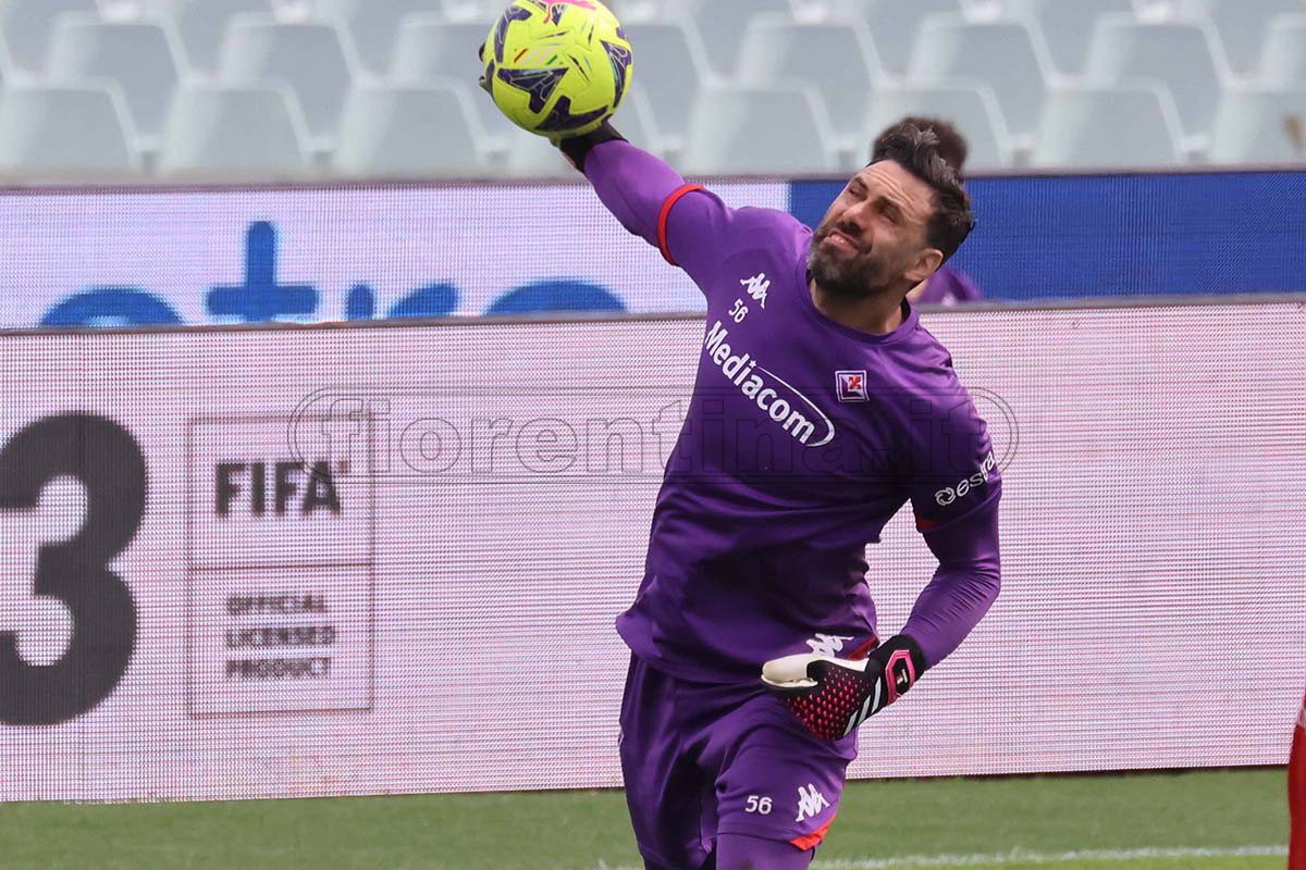 Accertamenti al centro sportivo per Sirigu: si teme la rottura del tendine d'Achille
