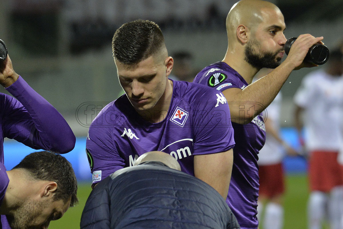 Fiorentina a due facce: entusiasmo per gli acquisti, ma poi ci sono i separati in casa Jovic e Amrabat