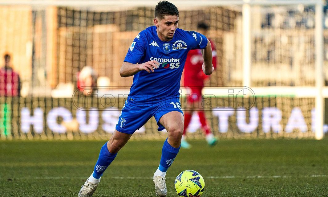 L'agente di Munteanu fa visita al centro sportivo. Possibile interesse viola anche per Marin?