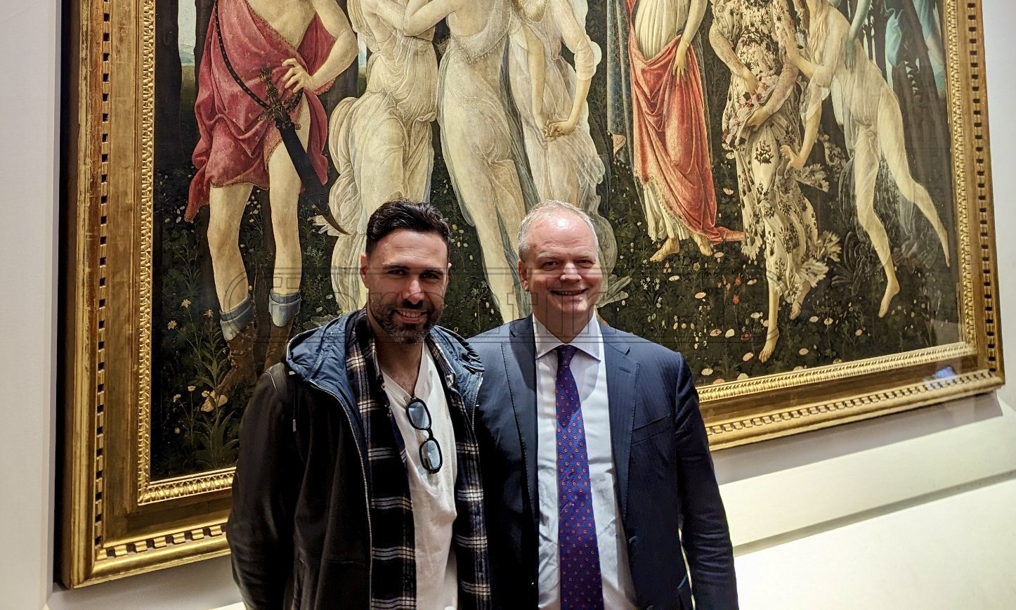 Visita agli Uffizi per il portiere viola Salvatore Sirigu