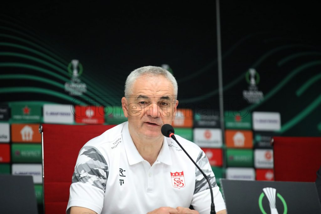 Sivasspor, Calimbay: "Grazie ai nostri tifosi sono convinto che potremo passare il turno"