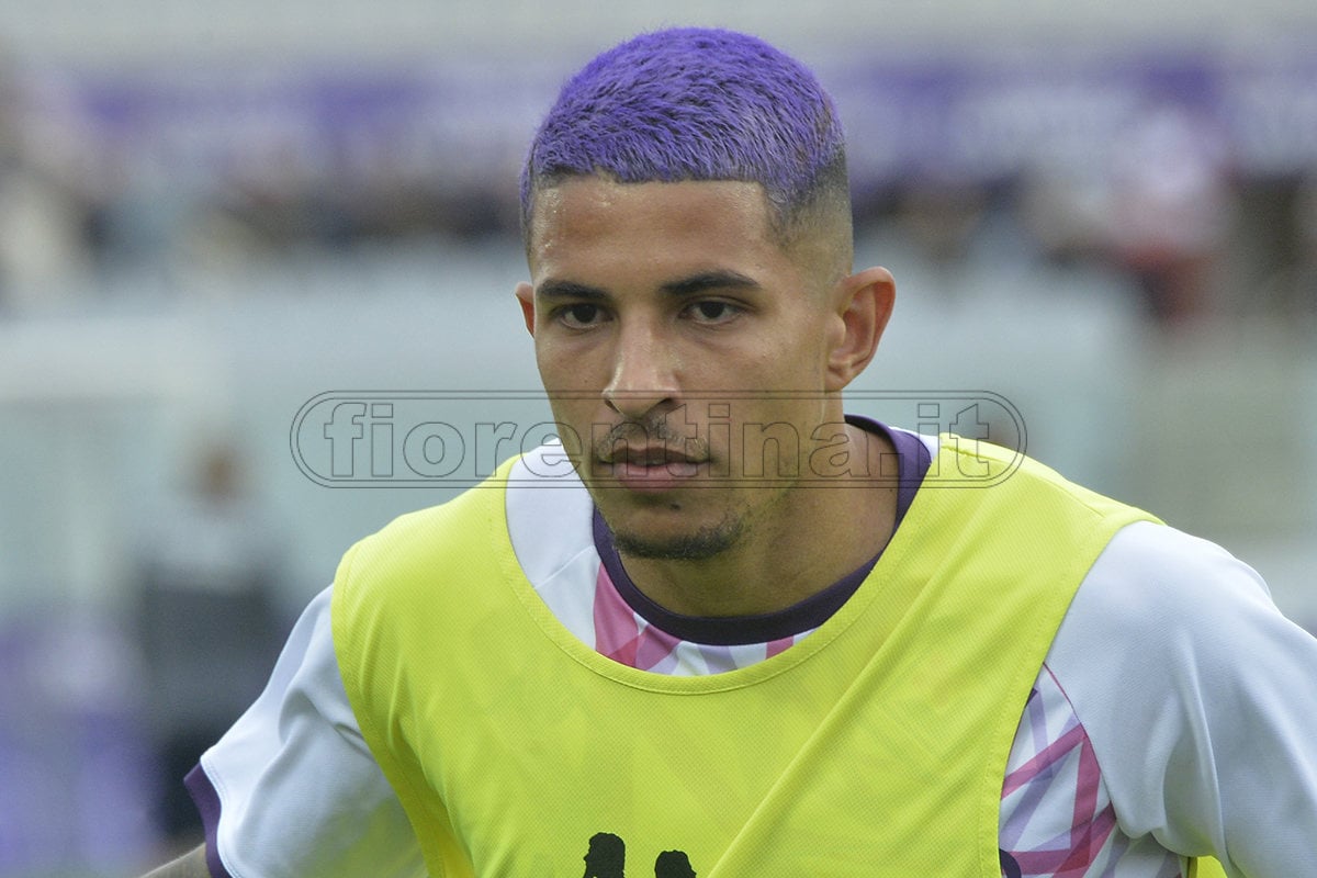 Dodo protagonista assoluto: nuovi capelli viola, primo gol e standing ovation