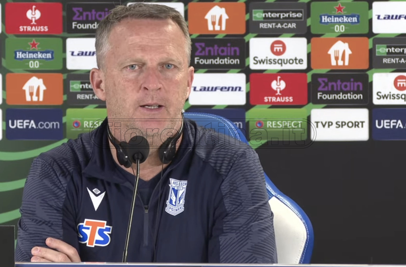 Lech Poznan, van den Brom: “Fiorentina forte in ogni ruolo. Il mio gioco simile a quello di Italiano”