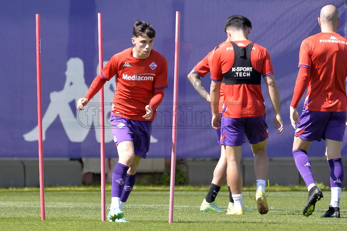 Bianco, 4 club di B ed uno di A sul centrocampista viola. Decisione dopo i primi giorni di ritiro