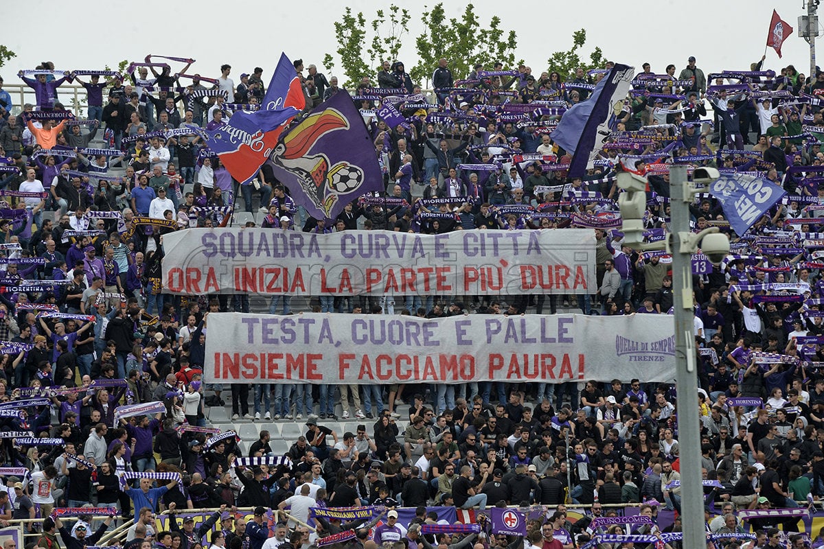 Valanga viola: la Fiorentina segna e si diverte. La Fiesole carica la squadra