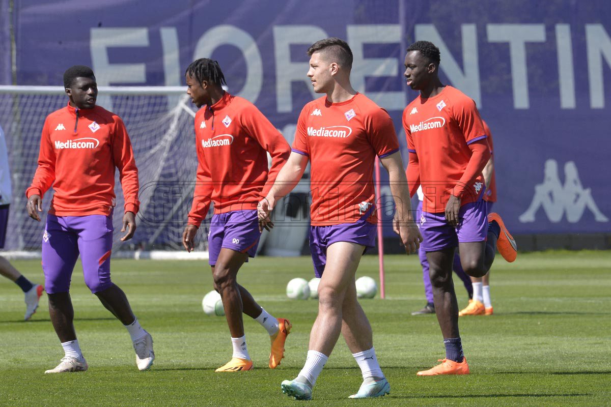 Fiorentina, rifinitura con assenze importanti: out Brekalo, Ikoné e Amrabat (VIDEO VI.IT)