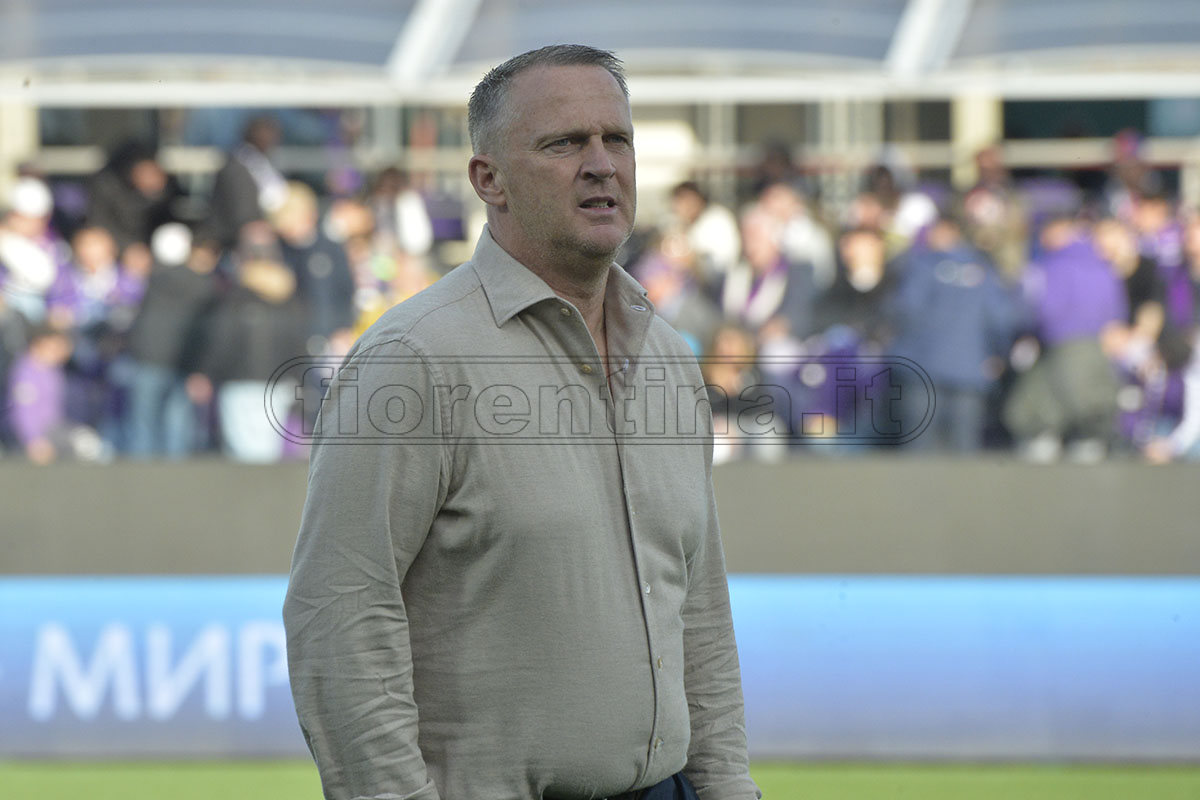 Van den Brom: "La Fiorentina ha molte possibilità di vincere la Conference. Complimenti all'arbitro"