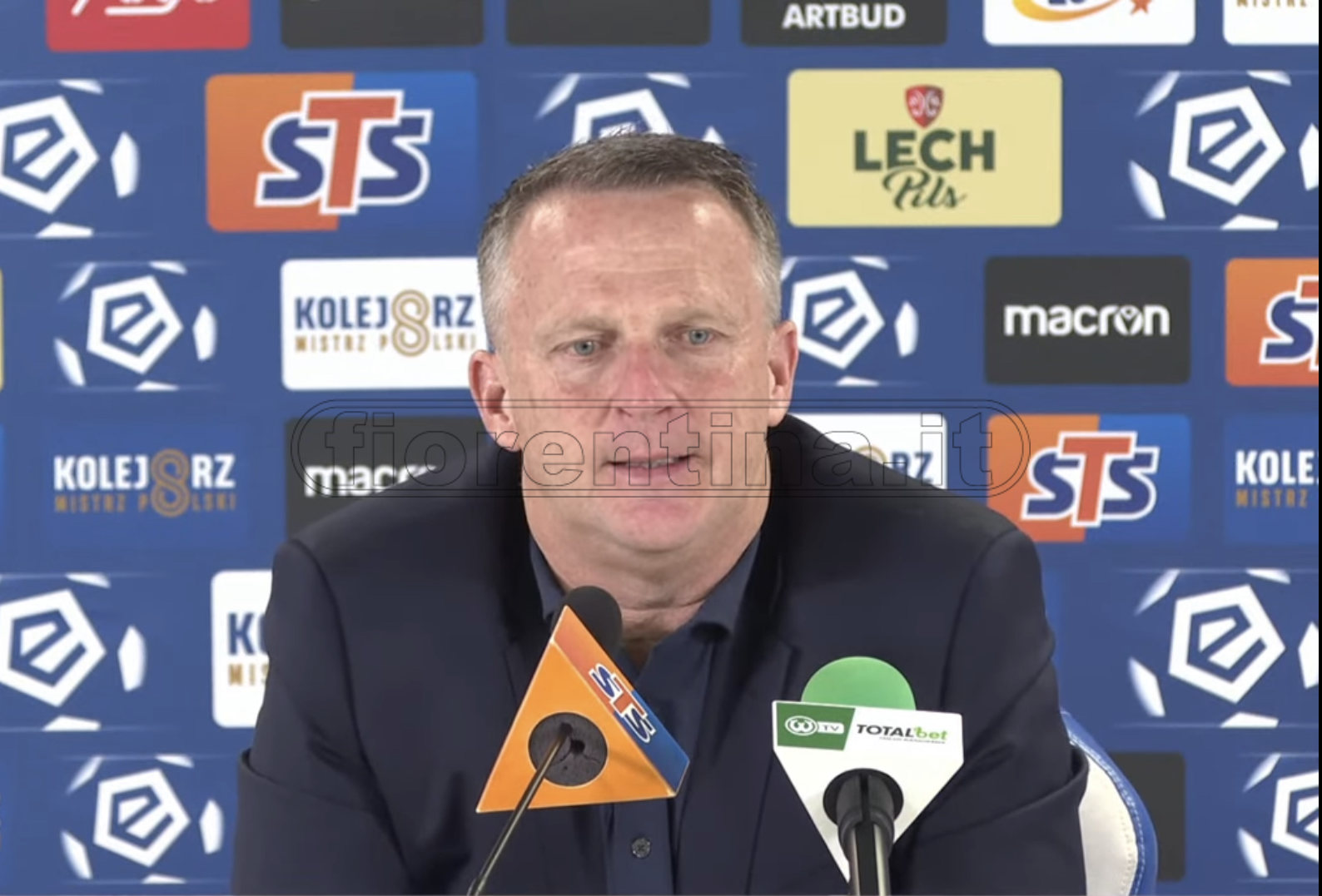 Lech Poznan, van den Brom: “Fiorentina avversario tosto, ma sono fiducioso”