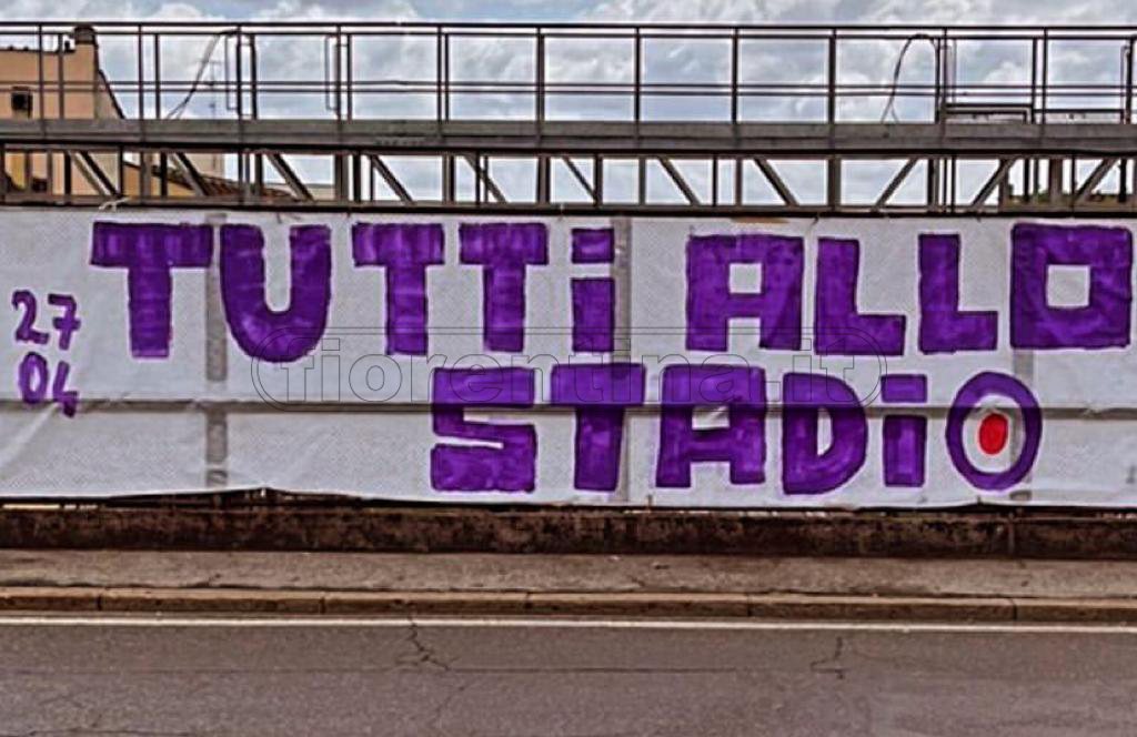 "Tutti allo stadio", l'appello della Fiesole negli striscioni sparsi per la città (FOTO)