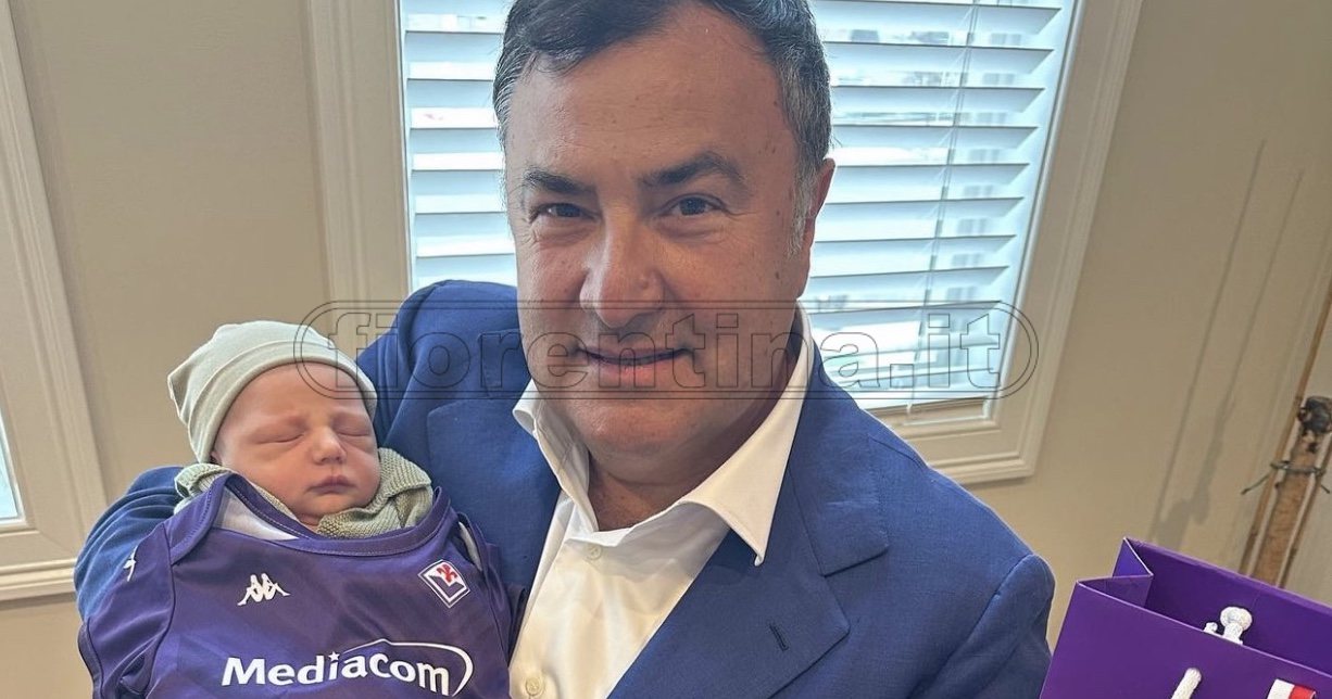 Joe Barone versione nonno, ed il piccolo Giuseppe Tommaso ha già la sua maglia viola (FOTO)