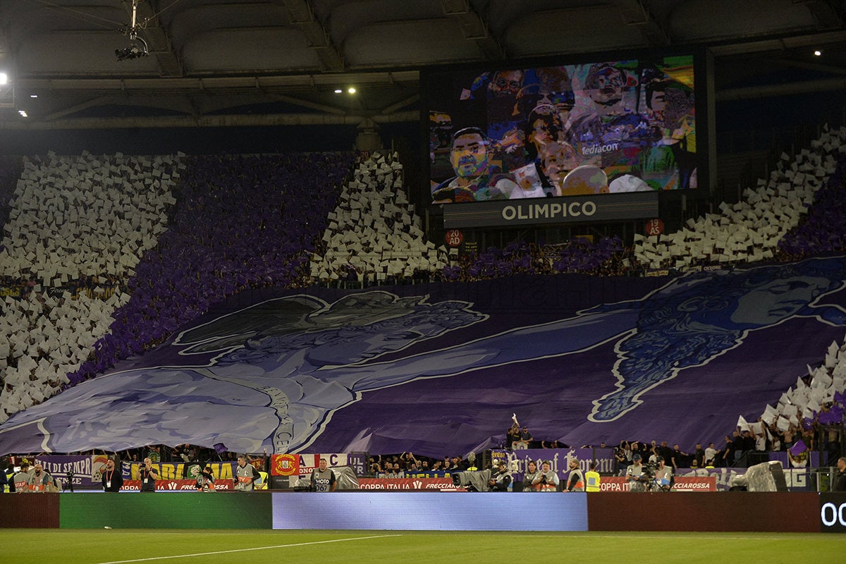 Lo spettacolo nello spettacolo lo danno le due curve all'Olimpico