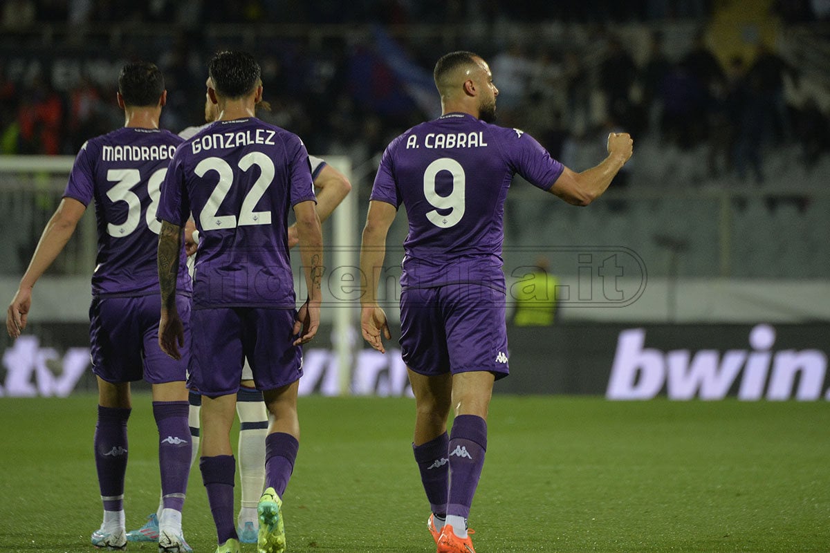 Per la rimonta la Fiorentina si aggrappa a Cabral. La Conference è la sua competizione